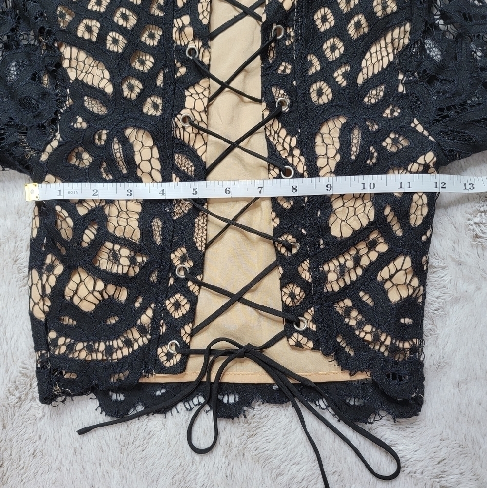 Tobi Black‎ Lace Corset Lace Up Back Short Sleeve Nude Underlay Blouse Size XS - Picture 9 of 11